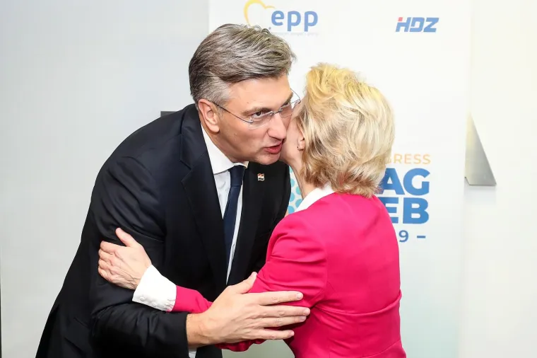 Pučani i službeno za novog &scaron;efa izabrali Tuska, u Zagrebu govorile Merkel, von der Leyen...