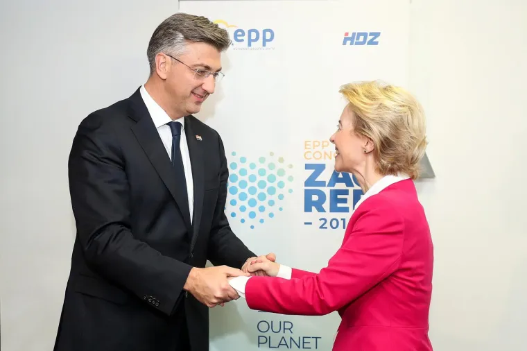 Pučani i službeno za novog &scaron;efa izabrali Tuska, u Zagrebu govorile Merkel, von der Leyen...