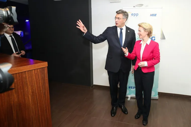 Pučani i službeno za novog &scaron;efa izabrali Tuska, u Zagrebu govorile Merkel, von der Leyen...