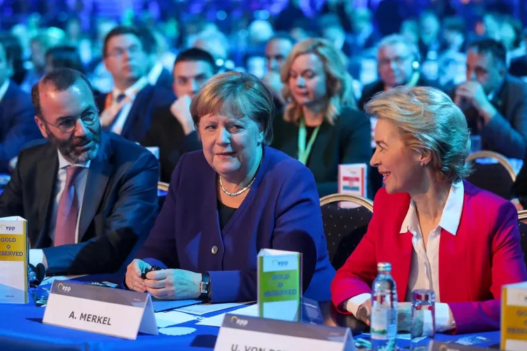 Pučani i službeno za novog &scaron;efa izabrali Tuska, u Zagrebu govorile Merkel, von der Leyen...