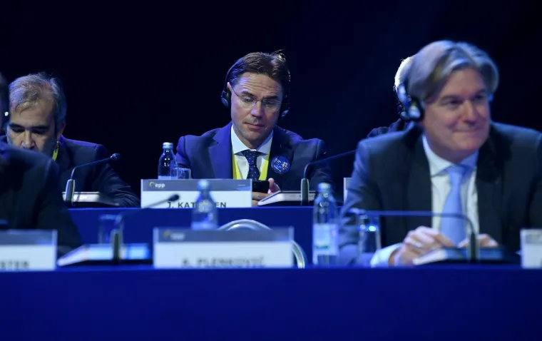 Pučani i službeno za novog &scaron;efa izabrali Tuska, u Zagrebu govorile Merkel, von der Leyen...