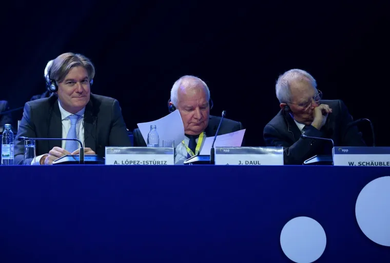 Pučani i službeno za novog &scaron;efa izabrali Tuska, u Zagrebu govorile Merkel, von der Leyen...