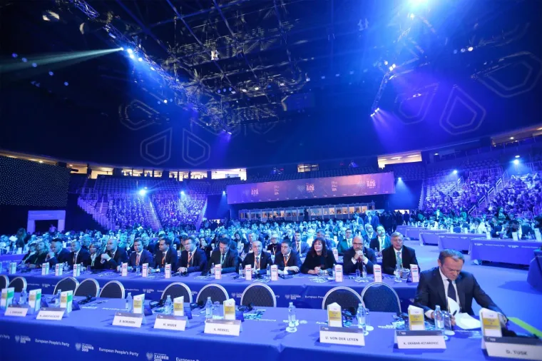 Pučani i službeno za novog &scaron;efa izabrali Tuska, u Zagrebu govorile Merkel, von der Leyen...