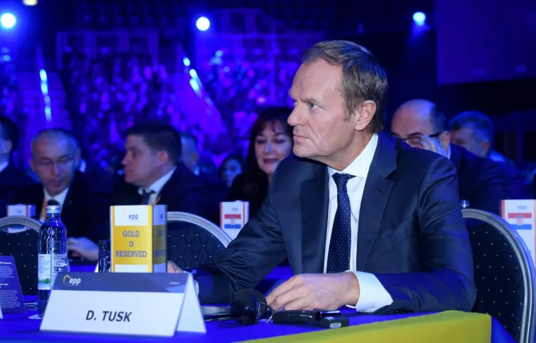 Pučani i službeno za novog &scaron;efa izabrali Tuska, u Zagrebu govorile Merkel, von der Leyen...