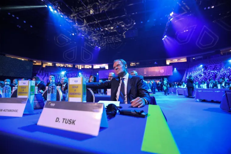 Pučani i službeno za novog &scaron;efa izabrali Tuska, u Zagrebu govorile Merkel, von der Leyen...