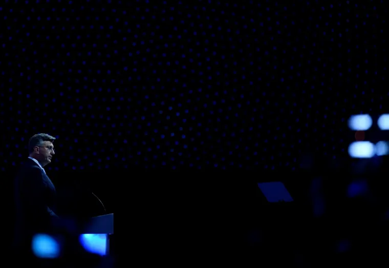 Pučani i službeno za novog &scaron;efa izabrali Tuska, u Zagrebu govorile Merkel, von der Leyen...