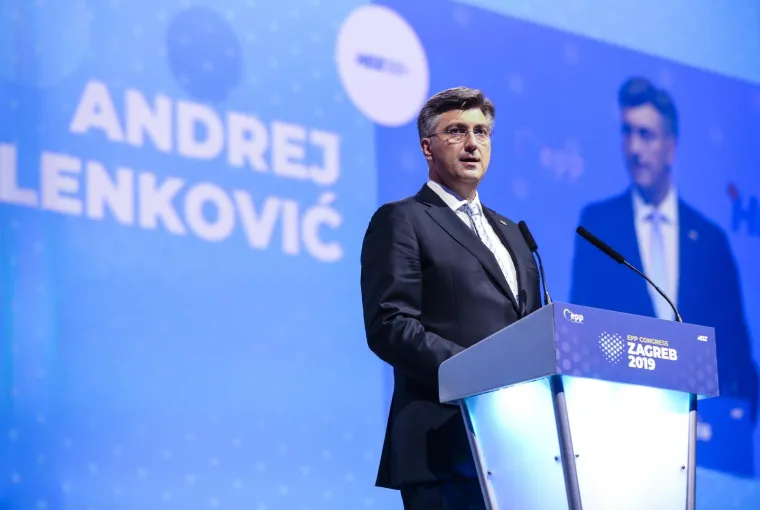 Pučani i službeno za novog &scaron;efa izabrali Tuska, u Zagrebu govorile Merkel, von der Leyen...