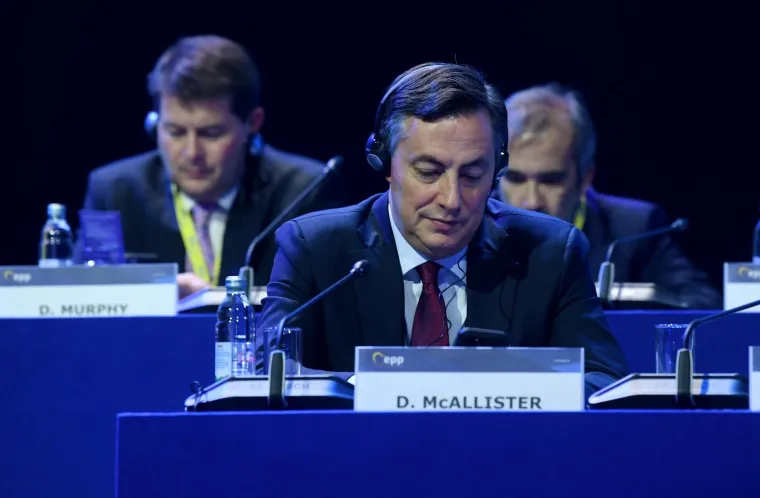 Pučani i službeno za novog &scaron;efa izabrali Tuska, u Zagrebu govorile Merkel, von der Leyen...