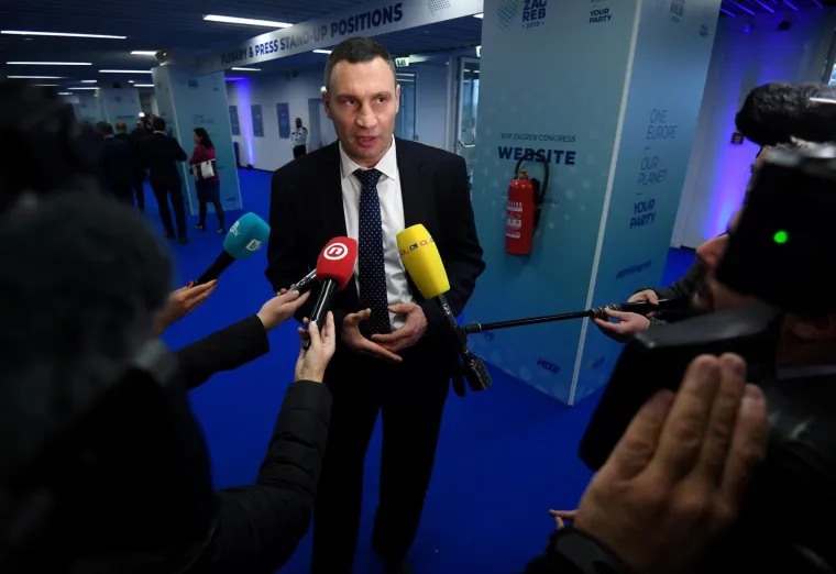 Pučani i službeno za novog &scaron;efa izabrali Tuska, u Zagrebu govorile Merkel, von der Leyen...