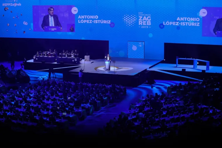 Pučani i službeno za novog &scaron;efa izabrali Tuska, u Zagrebu govorile Merkel, von der Leyen...