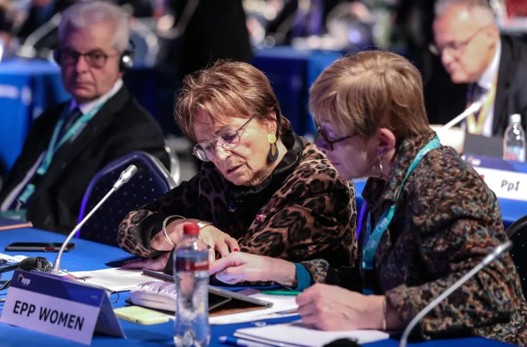 Sve je spremno za početak! Pogledajte kako je uređena dvorana za Kongres pučana u Areni