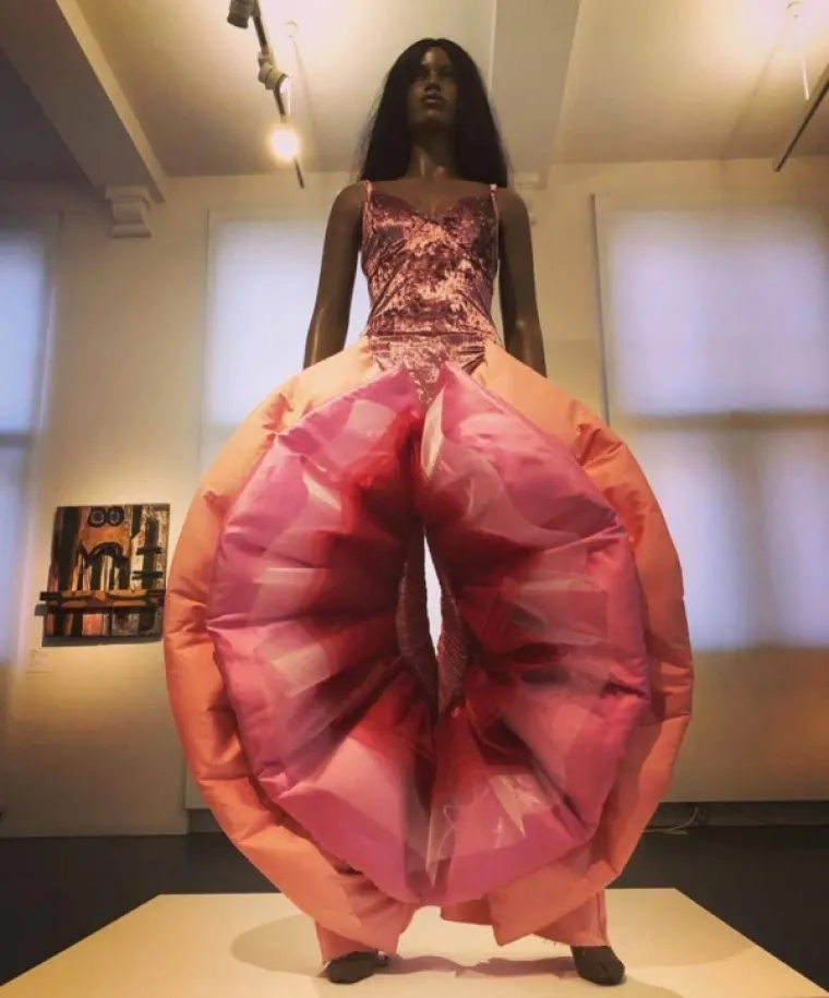 TKO IH JE PUSTIO DA OVAKVI IZAĐU IZ KUĆE? Modne kombinacije od kojih je i najhrabrijima lo&scaron;e