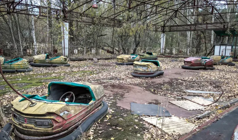 Napu&scaron;teni lunaparkovi mogu biti jezivi, ali u lunaparku u Černobilu, u gradu duhova Pripjat u Ukrajini, razlog napu&scaron;tanja čini mjesto ne samo jezivim, već i opasnim. Nuklearna katastrofa 1986. godine u nuklearnoj elektrani u Černobilu zatvorila je postrojenje i prouzročila evakuaciju cijelog grada, zbog čega je ovaj zabavni park danas beskoristan.