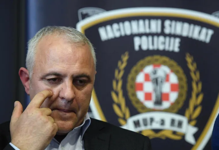 Ovo je policajac kojeg se sumnjiči da je RTL-u ustupio snimku prebrze vožnje Josipa Ćelića. I onda je suspendiran