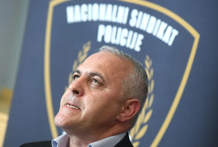 Ovo je policajac kojeg se sumnjiči da je RTL-u ustupio snimku prebrze vožnje Josipa Ćelića. I onda je suspendiran