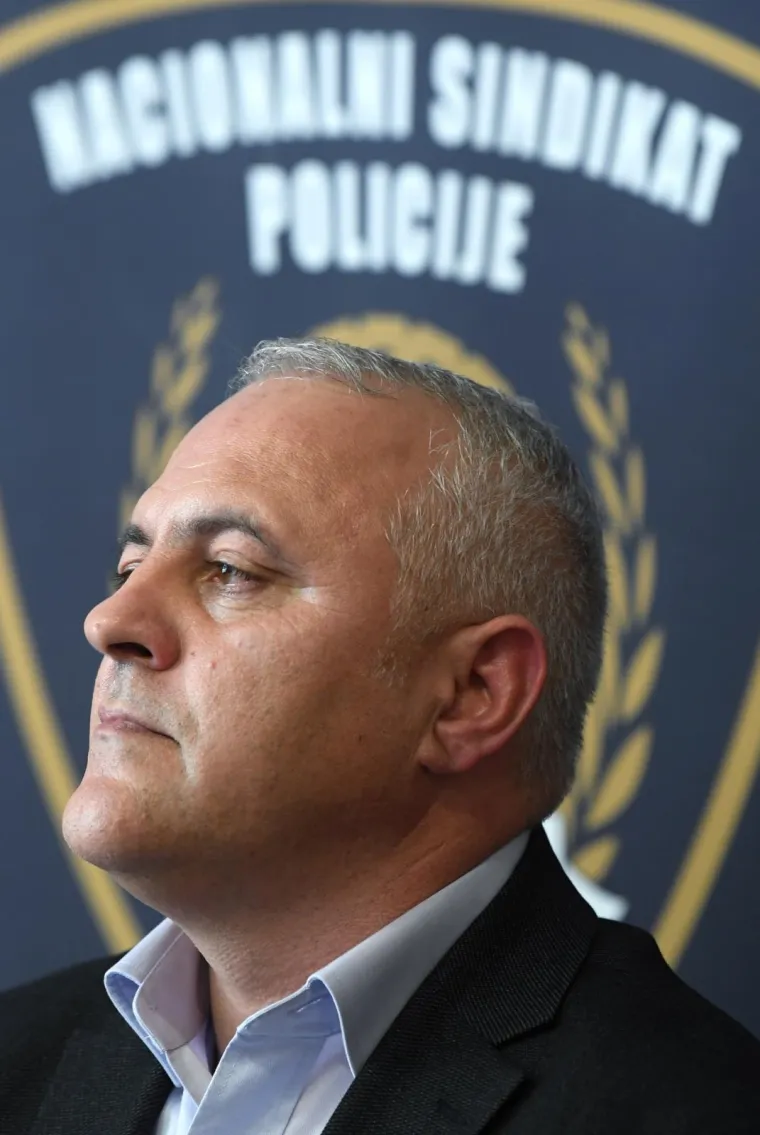 Ovo je policajac kojeg se sumnjiči da je RTL-u ustupio snimku prebrze vožnje Josipa Ćelića. I onda je suspendiran