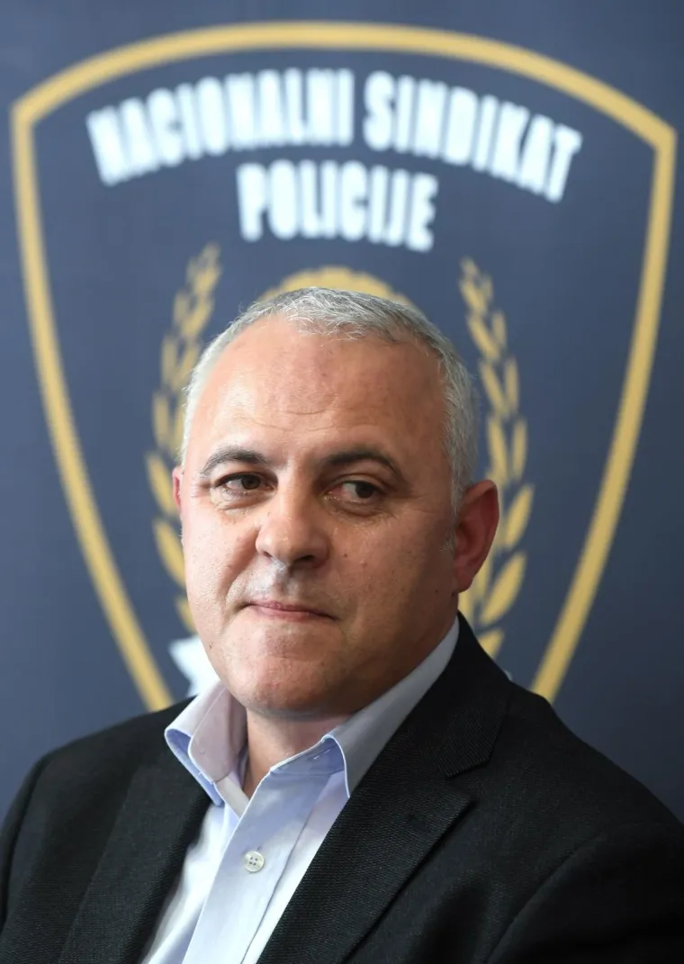 Ovo je policajac kojeg se sumnjiči da je RTL-u ustupio snimku prebrze vožnje Josipa Ćelića. I onda je suspendiran