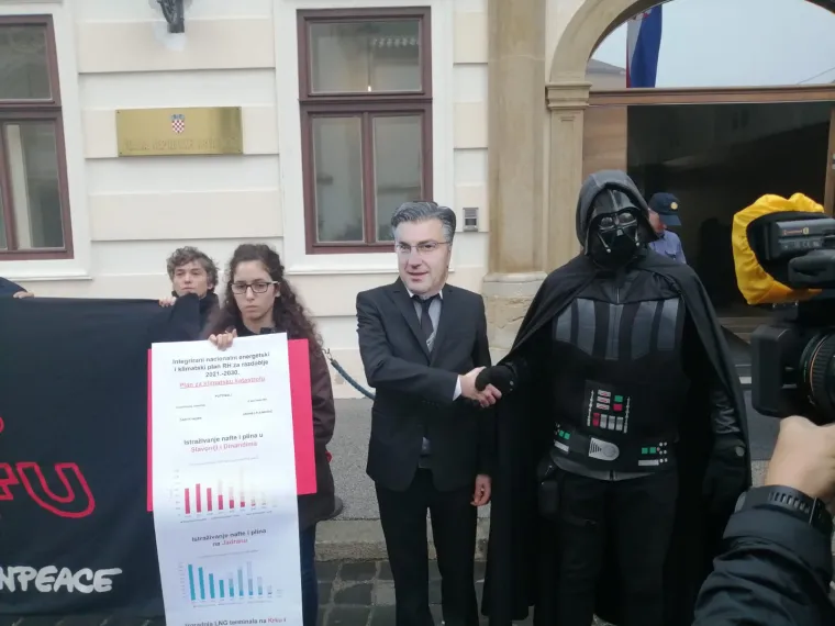 Darth Vader do&scaron;ao Plenkoviću na Markov trg: 'Plan Vlade je put u katastrofu...'