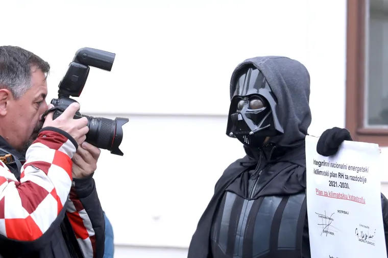 Darth Vader do&scaron;ao Plenkoviću na Markov trg: 'Plan Vlade je put u katastrofu...'