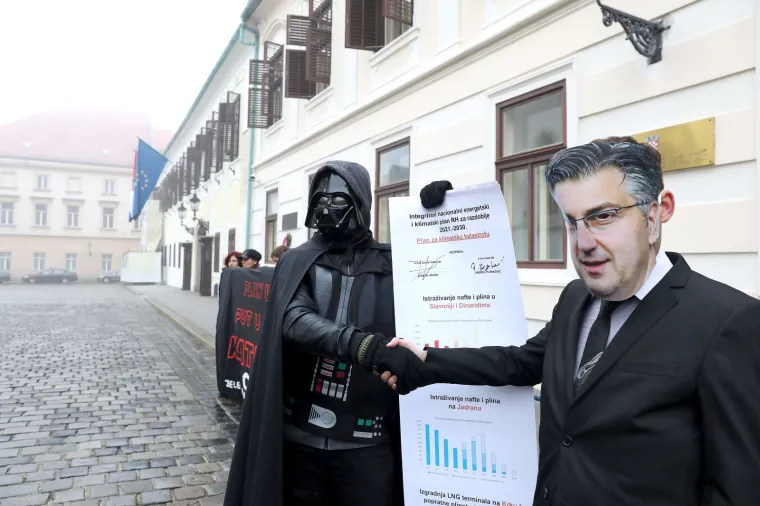Darth Vader do&scaron;ao Plenkoviću na Markov trg: 'Plan Vlade je put u katastrofu...'