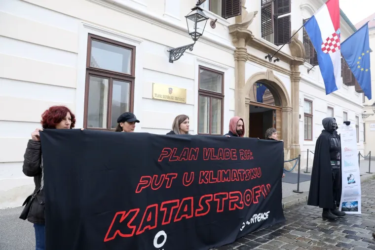 Darth Vader do&scaron;ao Plenkoviću na Markov trg: 'Plan Vlade je put u katastrofu...'