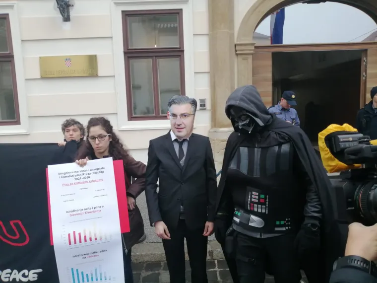 Darth Vader do&scaron;ao Plenkoviću na Markov trg: 'Plan Vlade je put u katastrofu...'