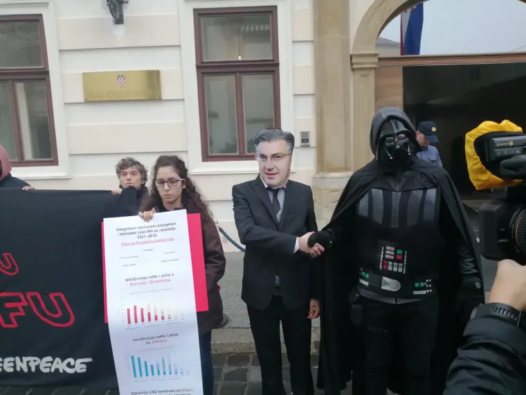 Darth Vader do&scaron;ao Plenkoviću na Markov trg: 'Plan Vlade je put u katastrofu...'