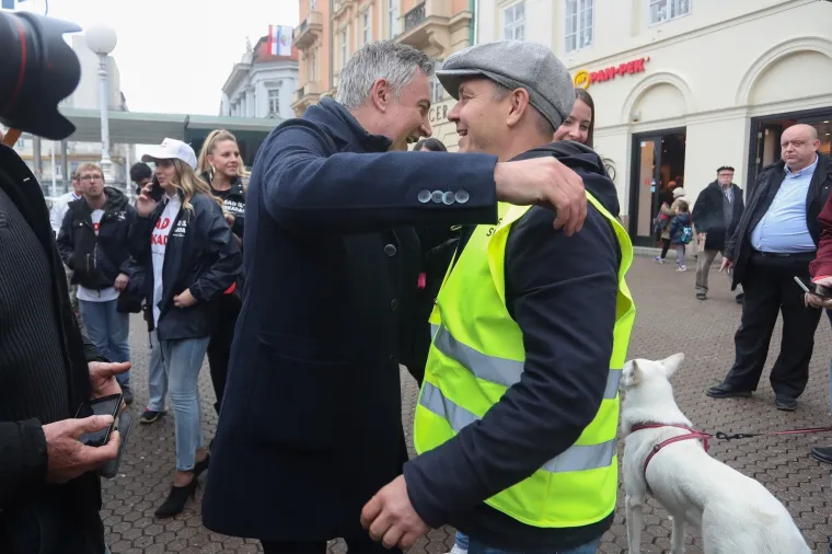 &Scaron;koro počeo prikupljati potpise za kandidaturu: 'Tko kaže da će biti drugog kruga izbora?'