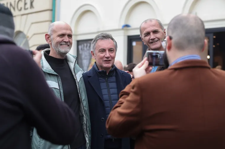 &Scaron;koro počeo prikupljati potpise za kandidaturu: 'Tko kaže da će biti drugog kruga izbora?'