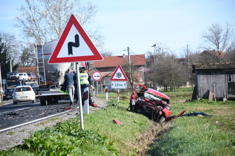 Stravična nesreća kod Grubi&scaron;nog Polja: U sudaru s kamionom poginula vozačica Clia