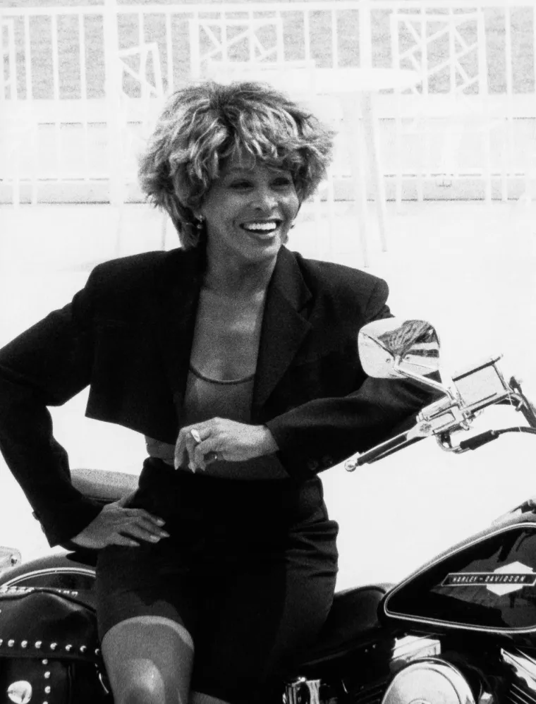MOŽETE LI JE PREPOZNATI? Glazbena diva danas slavi 80. rođendan i izgleda nestvarno dobro, a ovako se mijenjala tijekom godina