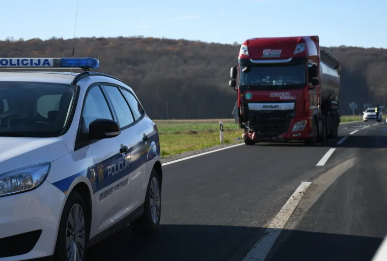 ŽENA POGINULA U STRAVIČNOJ NESREĆI KOD GRUBIŠNOG POLJA: Sudarila se s kamionom