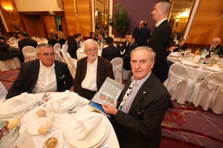 Državni vrh u dobrom raspoloženju! Predsjednica i premijer zvijezde Sinjske noći u Zagrebu