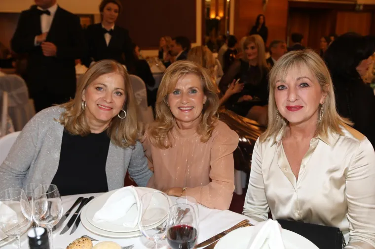 Državni vrh u dobrom raspoloženju! Predsjednica i premijer zvijezde Sinjske noći u Zagrebu