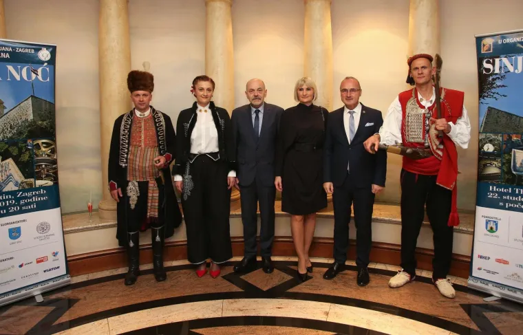 Državni vrh u dobrom raspoloženju! Predsjednica i premijer zvijezde Sinjske noći u Zagrebu