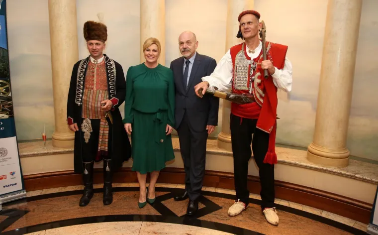 Državni vrh u dobrom raspoloženju! Predsjednica i premijer zvijezde Sinjske noći u Zagrebu