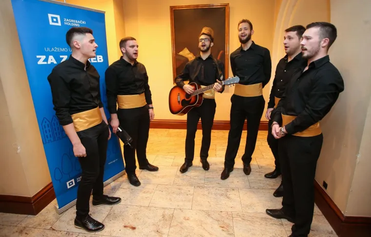 Državni vrh u dobrom raspoloženju! Predsjednica i premijer zvijezde Sinjske noći u Zagrebu