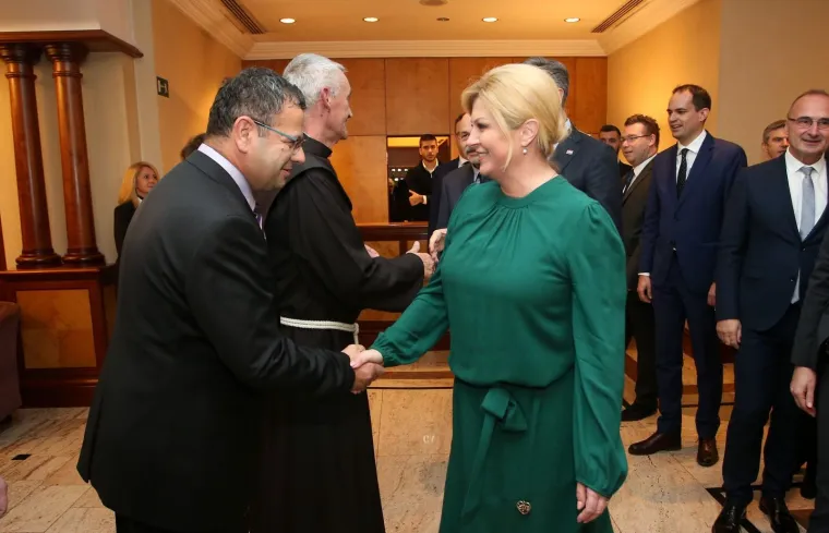 Državni vrh u dobrom raspoloženju! Predsjednica i premijer zvijezde Sinjske noći u Zagrebu