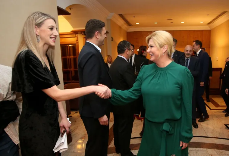 Državni vrh u dobrom raspoloženju! Predsjednica i premijer zvijezde Sinjske noći u Zagrebu