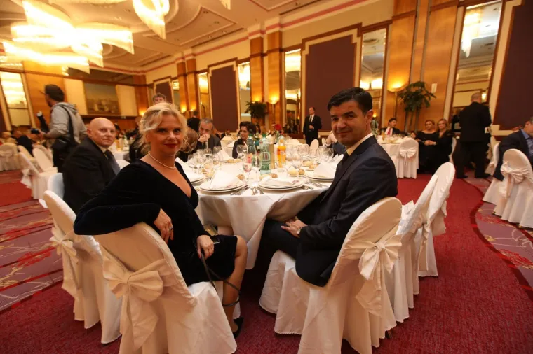 Državni vrh u dobrom raspoloženju! Predsjednica i premijer zvijezde Sinjske noći u Zagrebu