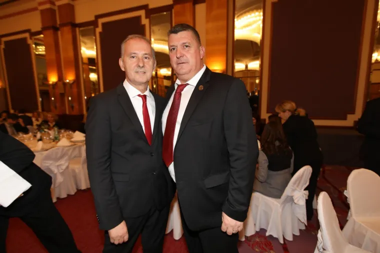 Državni vrh u dobrom raspoloženju! Predsjednica i premijer zvijezde Sinjske noći u Zagrebu