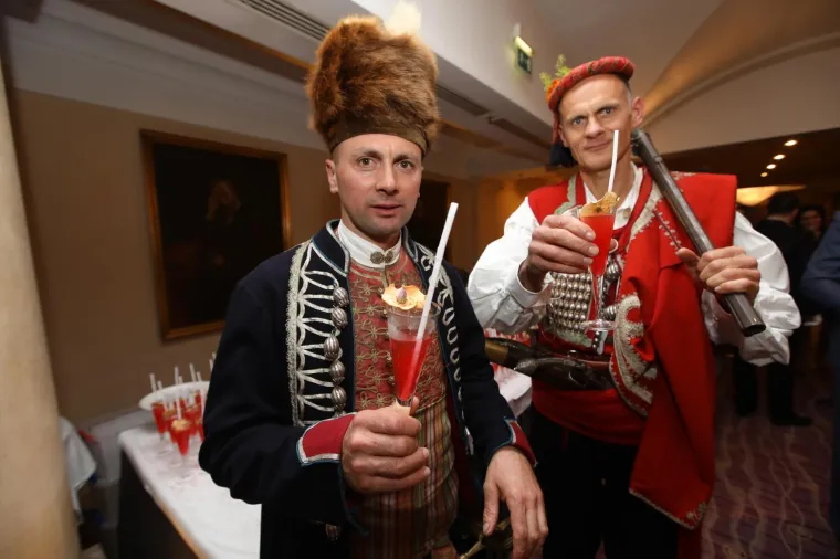 Državni vrh u dobrom raspoloženju! Predsjednica i premijer zvijezde Sinjske noći u Zagrebu