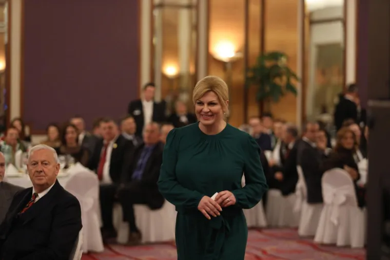 Državni vrh u dobrom raspoloženju! Predsjednica i premijer zvijezde Sinjske noći u Zagrebu