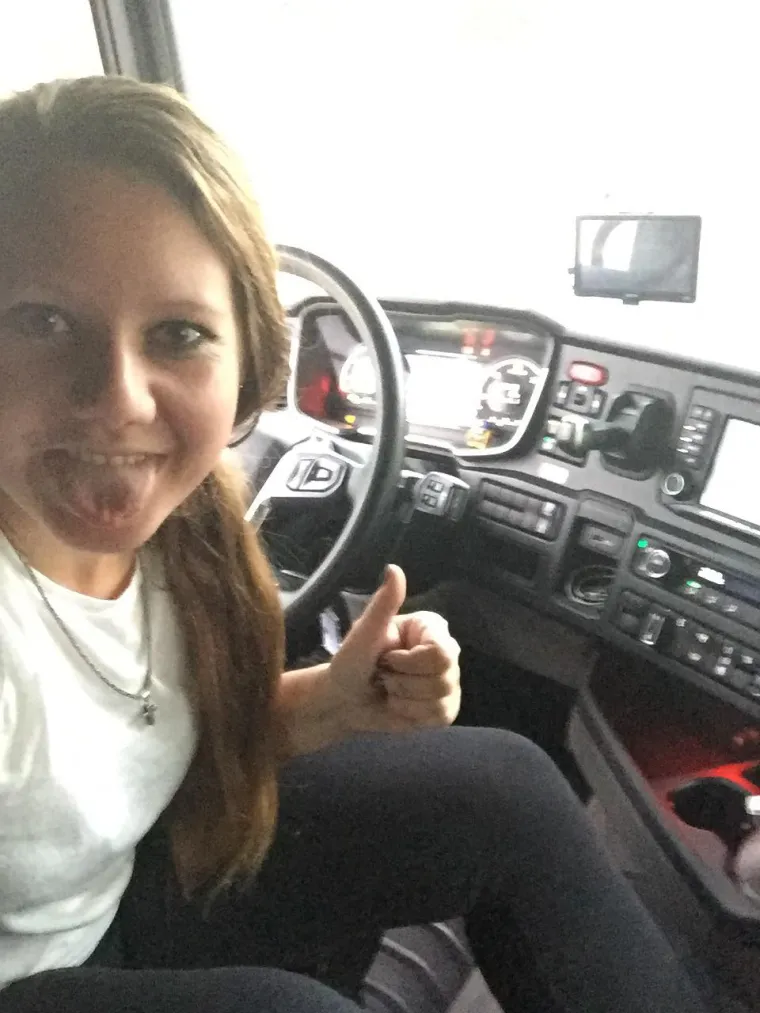 Danijela Janković ima samo 26 godina, a već živi svoj san. Prije godinu i pol je iz Zagreba preselila u Njemačku i ondje vozi kamione koje ni brojni mu&scaron;karci ne bi mogli 'ukrotiti'