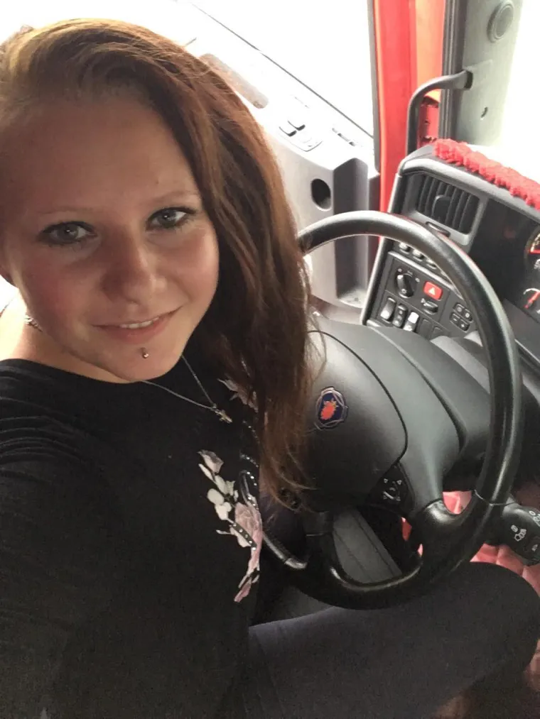 Danijela Janković ima samo 26 godina, a već živi svoj san. Prije godinu i pol je iz Zagreba preselila u Njemačku i ondje vozi kamione koje ni brojni mu&scaron;karci ne bi mogli 'ukrotiti'