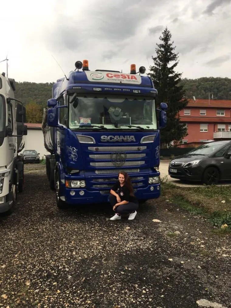 Danijela Janković ima samo 26 godina, a već živi svoj san. Prije godinu i pol je iz Zagreba preselila u Njemačku i ondje vozi kamione koje ni brojni mu&scaron;karci ne bi mogli 'ukrotiti'