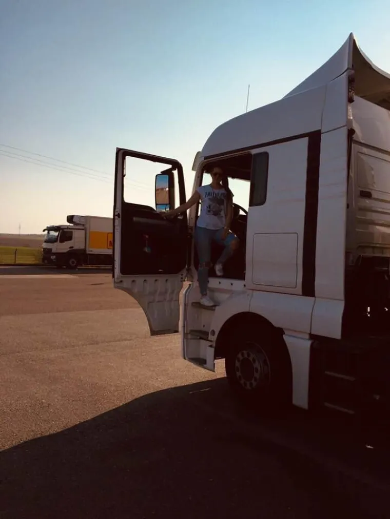 Danijela Janković ima samo 26 godina, a već živi svoj san. Prije godinu i pol je iz Zagreba preselila u Njemačku i ondje vozi kamione koje ni brojni mu&scaron;karci ne bi mogli 'ukrotiti'