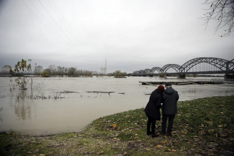 Potopljen sjever Italije: Evakuirano 700 ljudi, stanovnike Venecije zabrinjava novi val