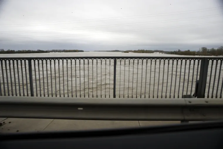 Potopljen sjever Italije: Evakuirano 700 ljudi, stanovnike Venecije zabrinjava novi val