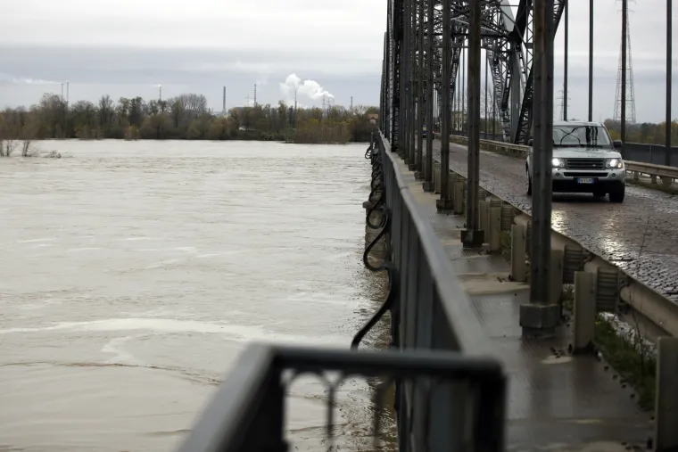 Potopljen sjever Italije: Evakuirano 700 ljudi, stanovnike Venecije zabrinjava novi val